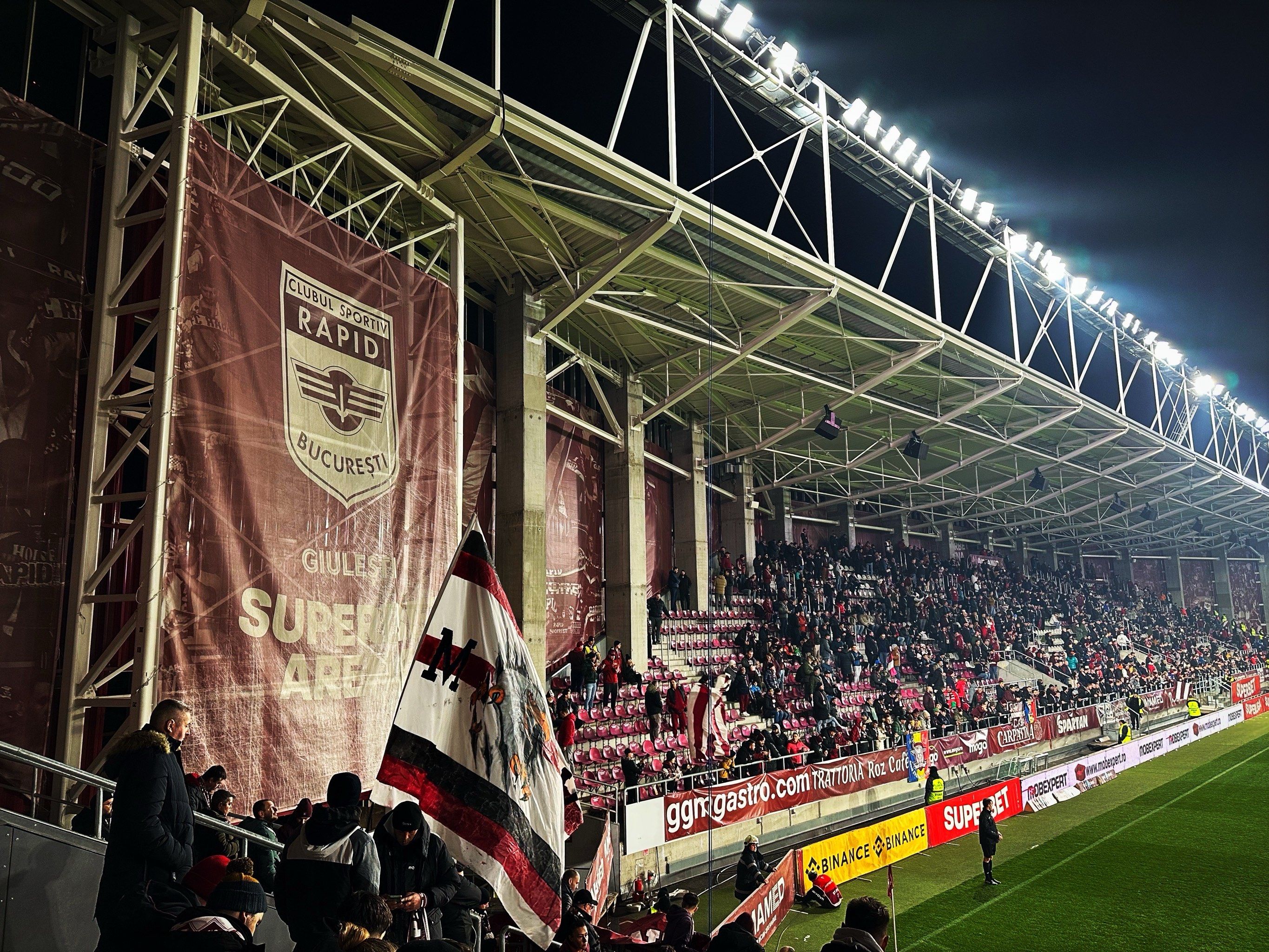 万博ManbetxAPP-篮球场上气氛激烈